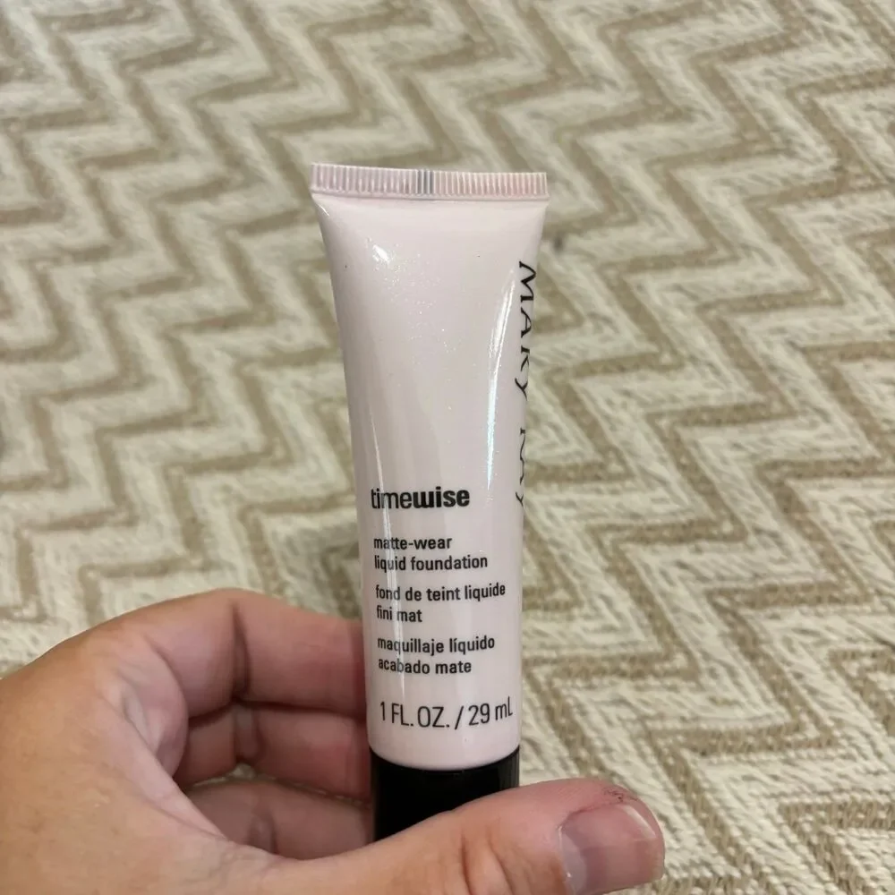 Mary Kay Timewise Matte-Wear Liquid Foundation Ivory 3